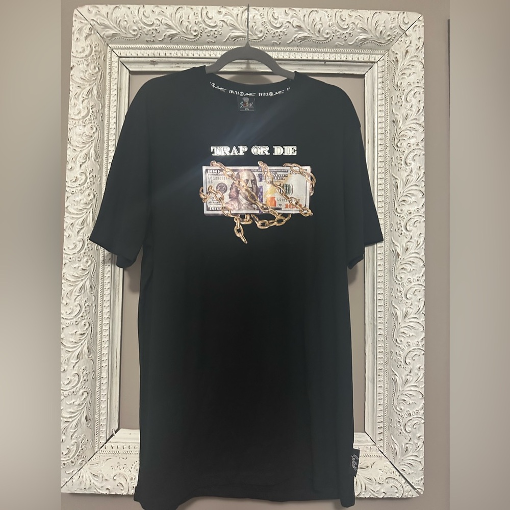 Black Graphic T-Shirt “Trap or Die”. Hip hop on Switch label. Size 2X. ❣️